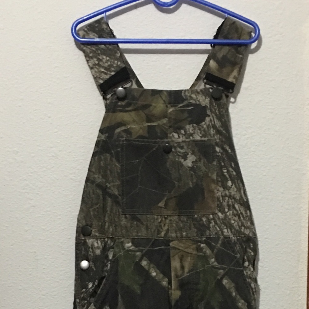 Boys 8/10 camouflage Bibs